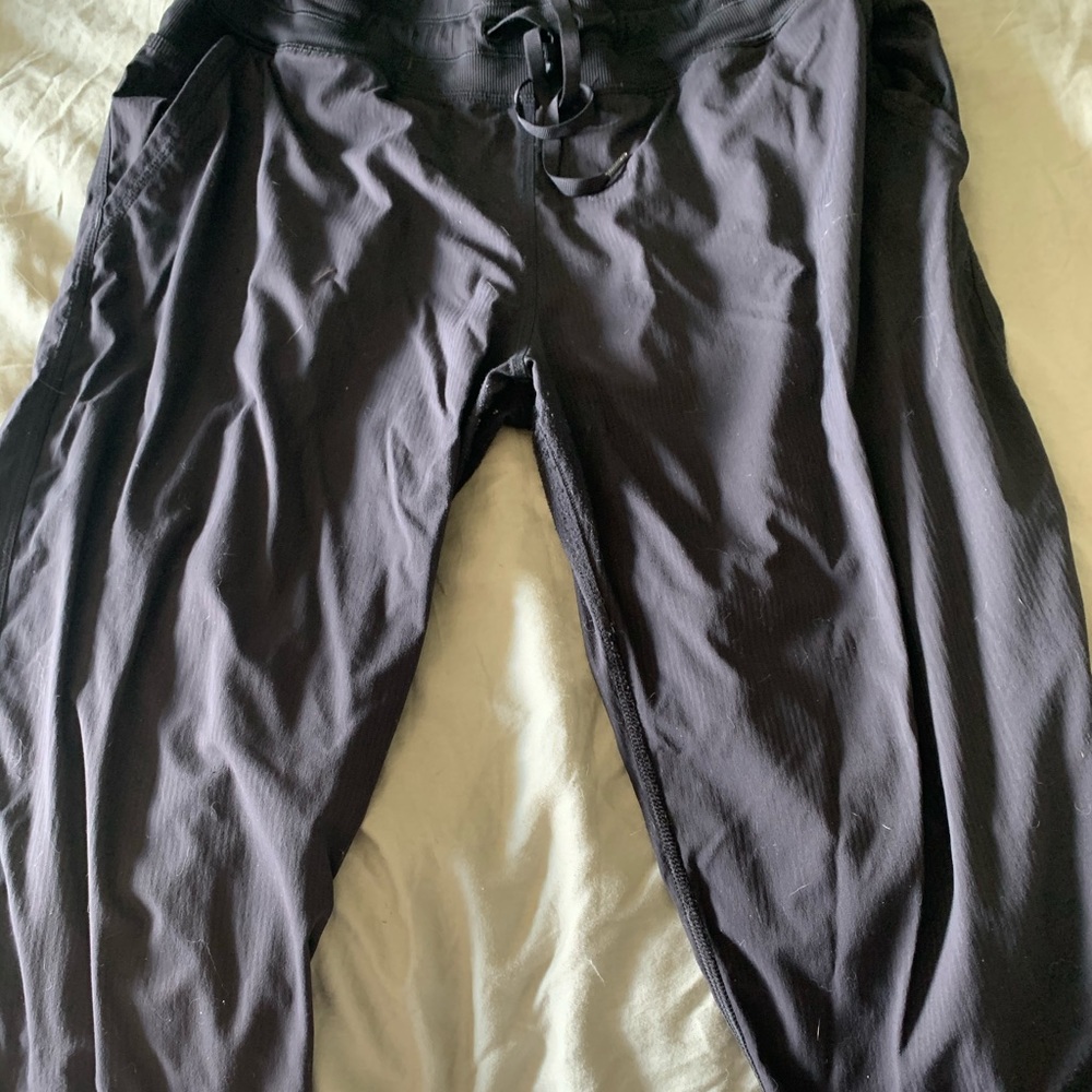 LuLu athletica studio capris